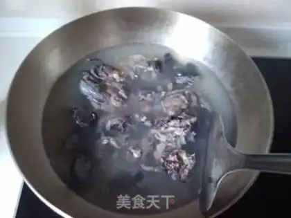Make Red dates and black chicken soup step 2