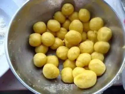 Make Coconut crispy balls step 6