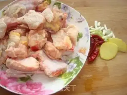 Make Braised chicken noodles step 1