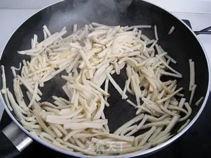 Make Shredded abalone and mushroom with fish flavor step 1