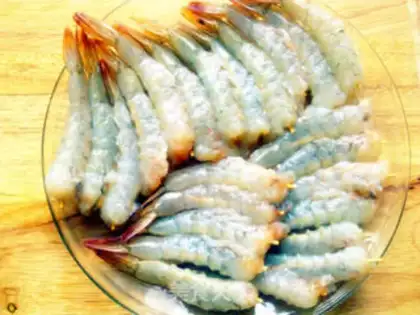 Make Fried shrimps and fried vegetables step 1