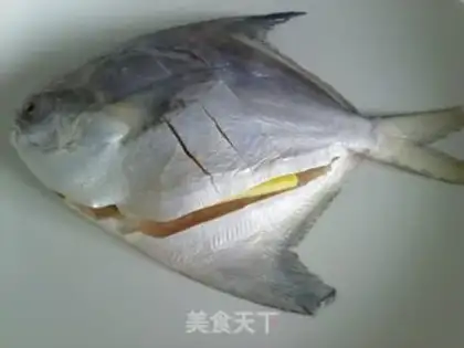 Make Golden pomfret with lotus step 1