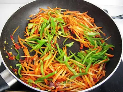 Make Shredded abalone and mushroom with fish flavor step 3