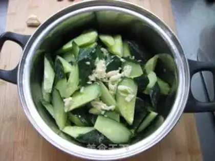 Make Oil splashed cucumber step 3