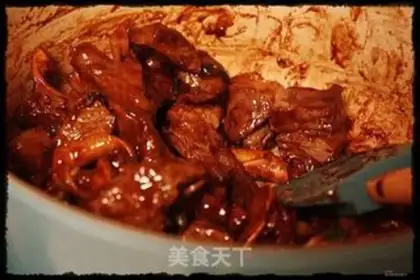 Make Beef stewed with Zhuhou radish step 0