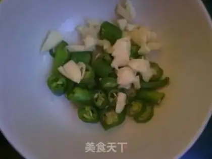 Make stir-fried steamed buns with tomato sauce and oil residue step 0