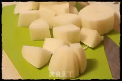 Make Beef stewed with Zhuhou radish step 1