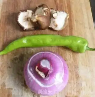 Make stir-fried pork with onions step 0