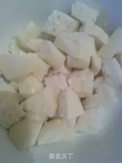 Make stir-fried steamed buns with tomato sauce and oil residue step 1