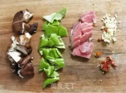 Make stir-fried pork with onions step 2
