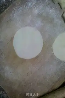 Make Steamed dumplings with mushroom and pork step 3