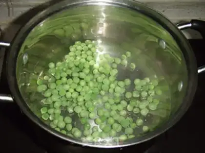 Make Stewed three delicacies with peas step 0