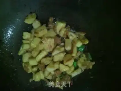 Make stir-fried steamed buns with tomato sauce and oil residue step 8