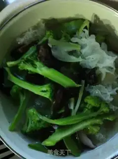 Make Lotus pond stir-fried step 3