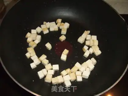 Make Stewed three delicacies with peas step 2
