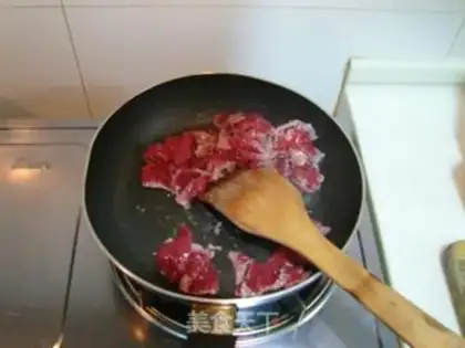 Make Hangzhou pepper beef tenderloin step 2