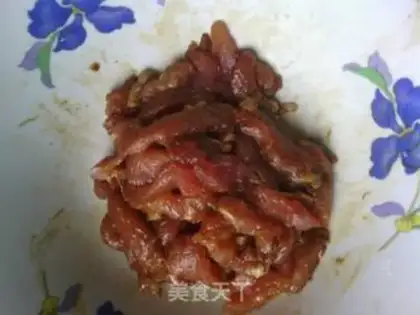 Make pork slices with yellow leek step 0