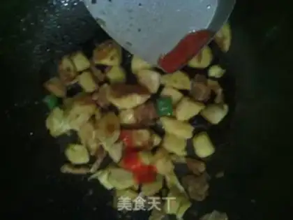 Make stir-fried steamed buns with tomato sauce and oil residue step 10