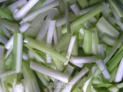 Make pork slices with yellow leek step 1