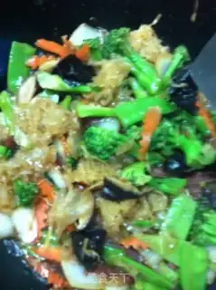 Make Lotus pond stir-fried step 6