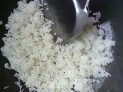 Make Fried rice with steamed buns wrapped in eggs step 9
