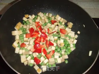 Make Stewed three delicacies with peas step 5