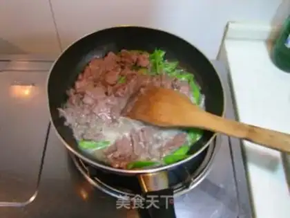 Make Hangzhou pepper beef tenderloin step 5