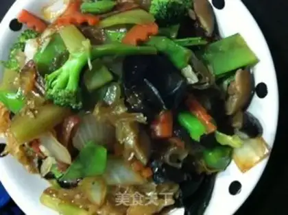 Make Lotus pond stir-fried step 7