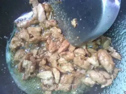 Make pork slices with yellow leek step 3