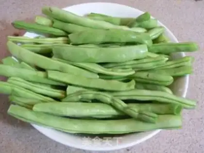 Make Dry stir-fried green beans with minced pork step 0