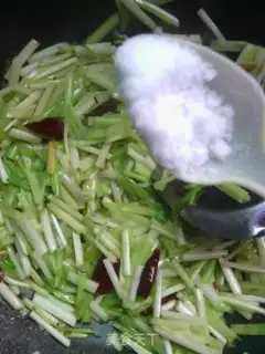 Make pork slices with yellow leek step 5
