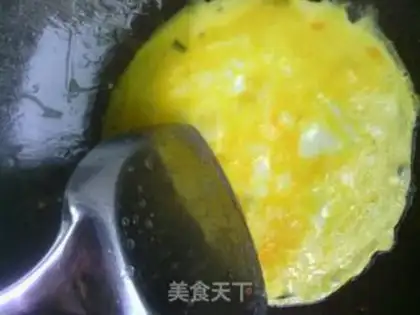 Make Fried rice with steamed buns wrapped in eggs step 13