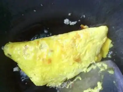 Make Fried rice with steamed buns wrapped in eggs step 14