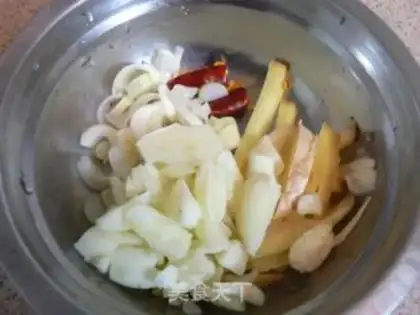 Make Dry stir-fried green beans with minced pork step 4