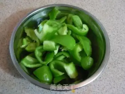 Make Dry stir-fried green beans with minced pork step 5