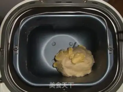 Make Date paste chrysanthemum bun step 1