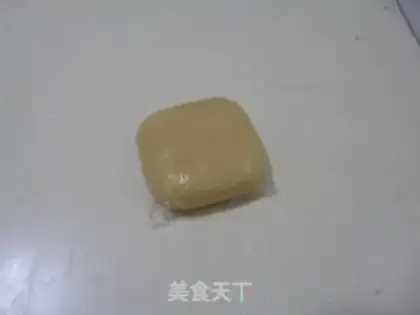 Make Cantonese-style pineapple mooncake step 2