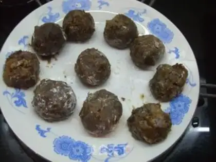 Make Date paste chrysanthemum bun step 4