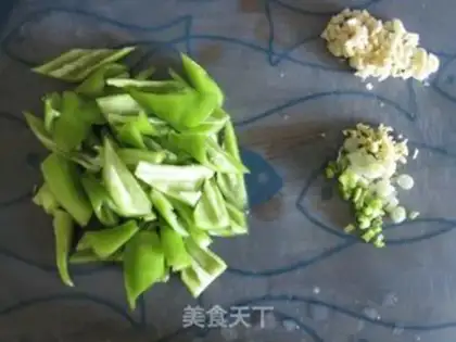 Make Garlic potato chips step 1