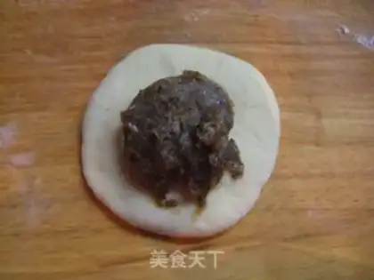 Make Date paste chrysanthemum bun step 5