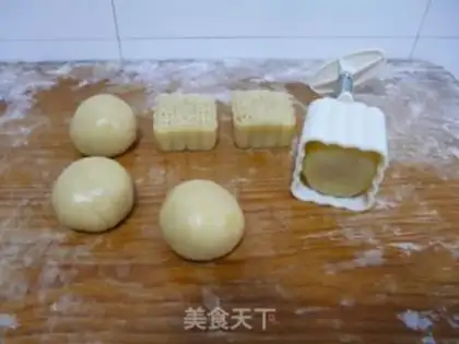 Make Cantonese-style pineapple mooncake step 6