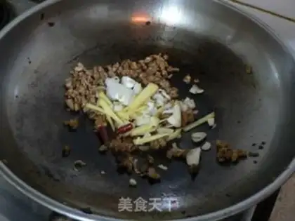 Make Dry stir-fried green beans with minced pork step 13