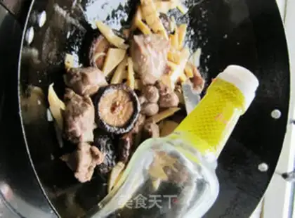 Make Stewed duck with mushrooms and fresh bamboo shoots step 6
