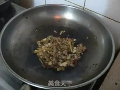 Make Dry stir-fried green beans with minced pork step 14