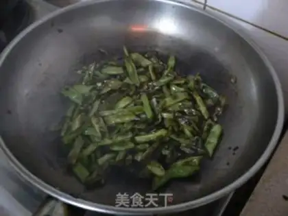 Make Dry stir-fried green beans with minced pork step 15