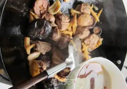 Make Stewed duck with mushrooms and fresh bamboo shoots step 8
