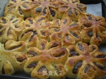 Make Date paste chrysanthemum bun step 11