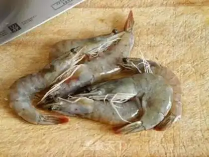 Make Baked rice with shrimp with mixed fungi step 2