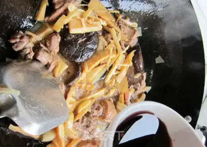 Make Stewed duck with mushrooms and fresh bamboo shoots step 10
