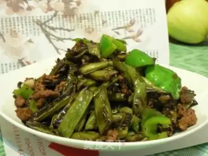 Make Dry stir-fried green beans with minced pork step 17